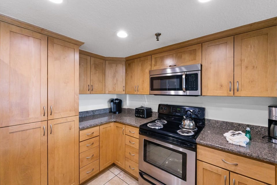 Beach Place 402 Kitchen