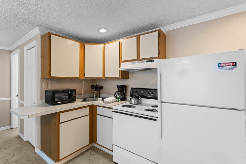 Beach Place 200 Kitchen