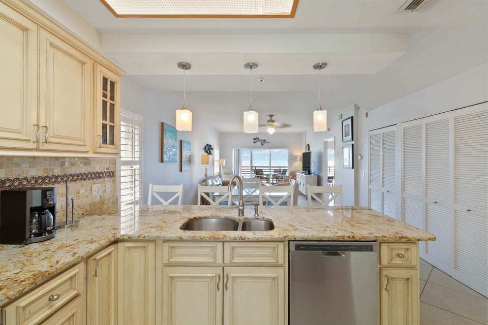 Crimson 201 Kitchen