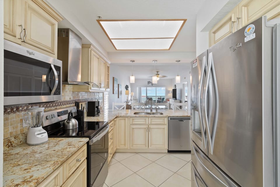 Crimson 201 Kitchen
