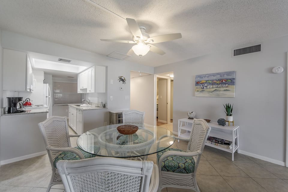 Madeira Norte 503 Dining Room