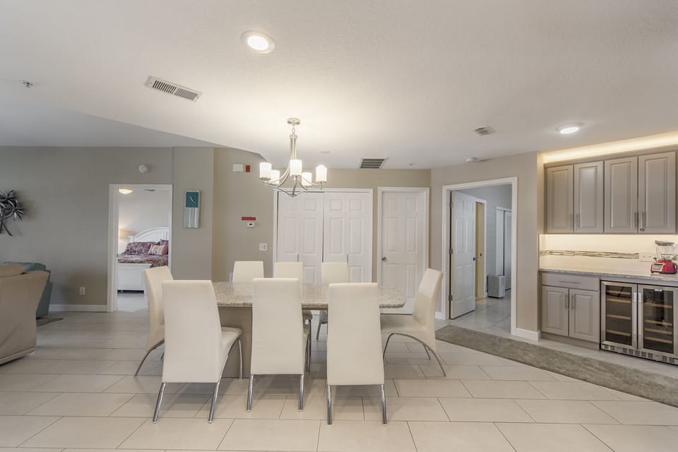 Crimson 103 Dining Area