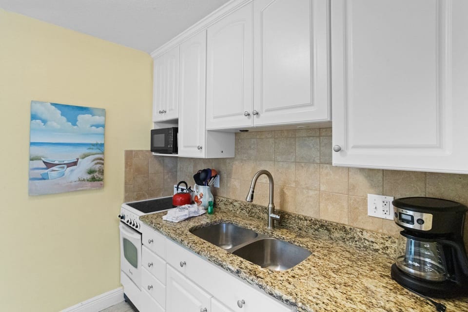 Surf Song 333 Kitchen