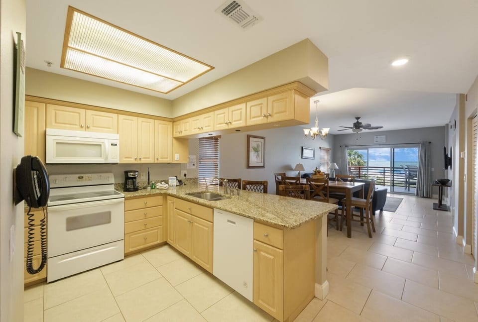Crimson 101 Kitchen