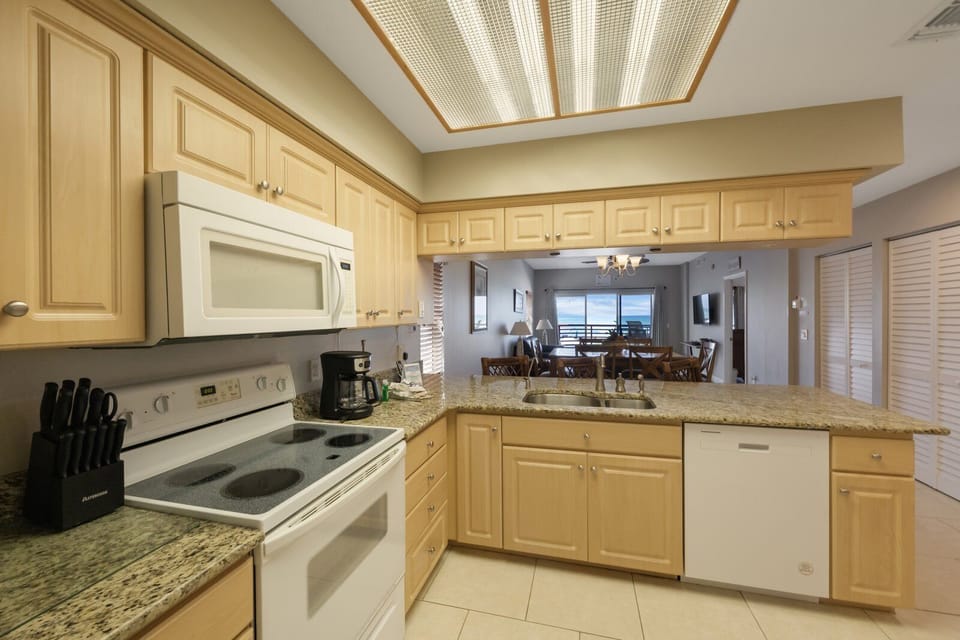 Crimson 101 Kitchen
