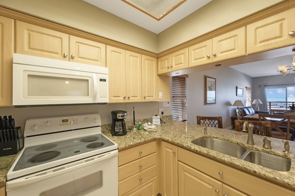 Crimson 101 Kitchen
