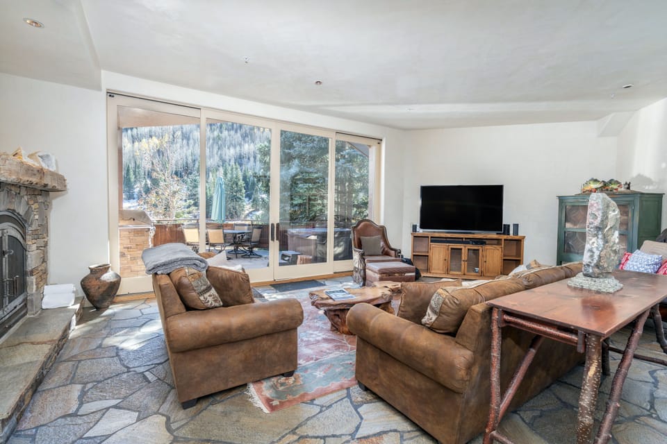 2.02-Telluride-Rivercrown7-Living-Room2