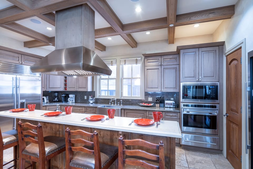 4.0-211-s-oak-telluride-kitchen1