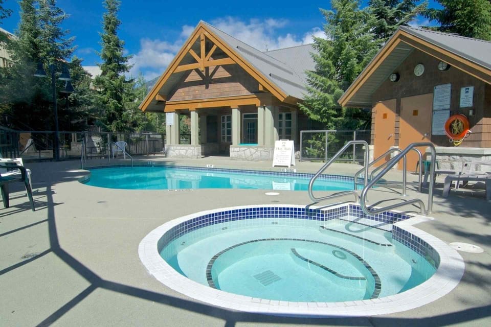 Glacier Reach Pool and hot tub
