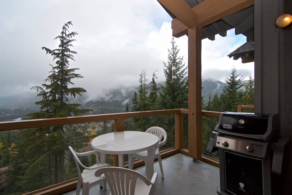 Spectacular View...grill on deck plumbed with Natural gas for year round use