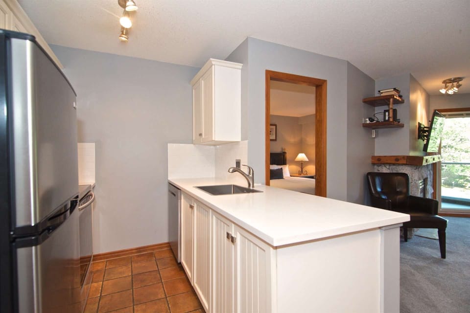 Clean newly renovated kitchen