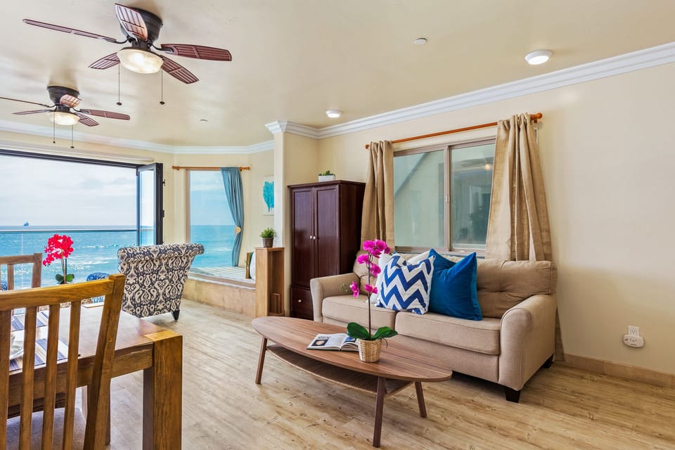 Cozy Oceanfront Living