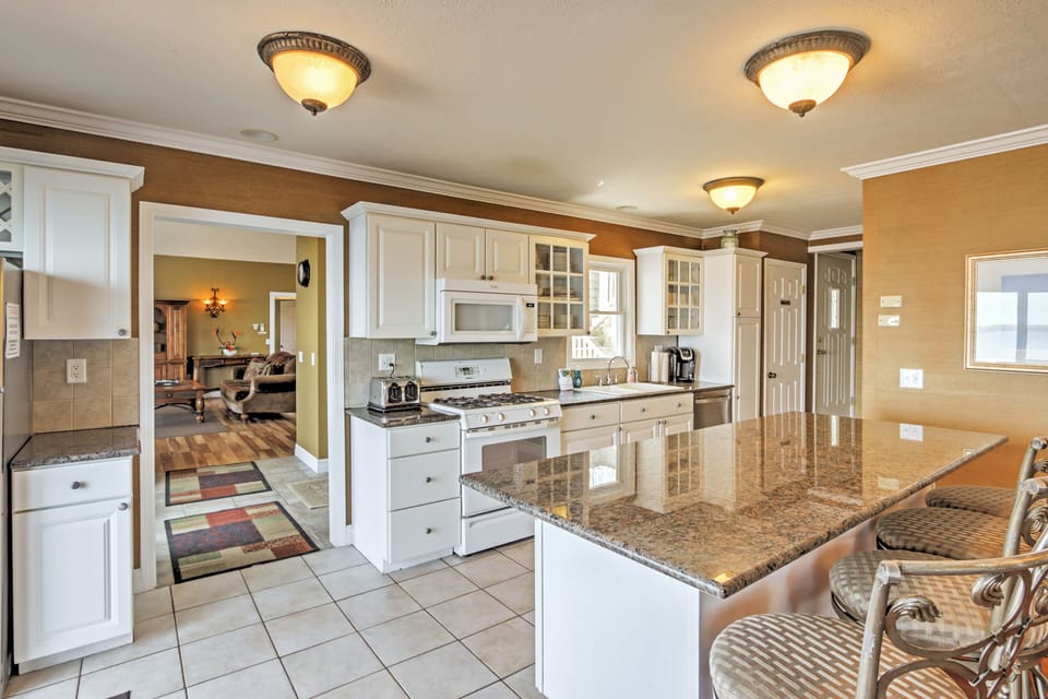 Kitchen | Island Seating | Cooking Basics | Main Level