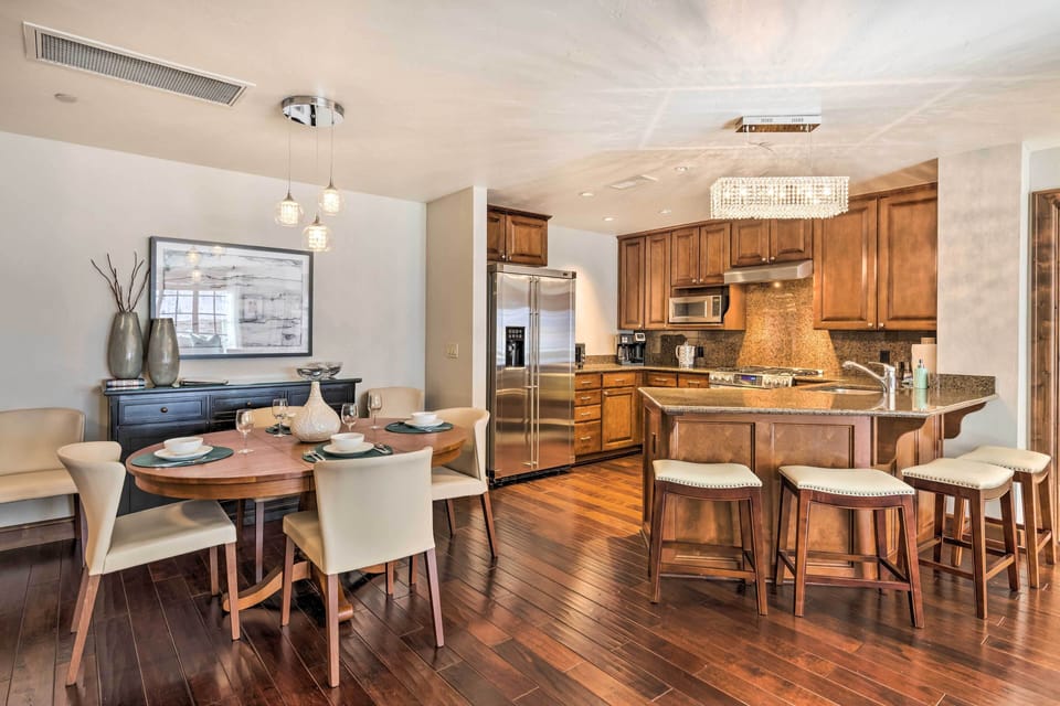 Kitchen & Dining Space | Dishware & Flatware Provided