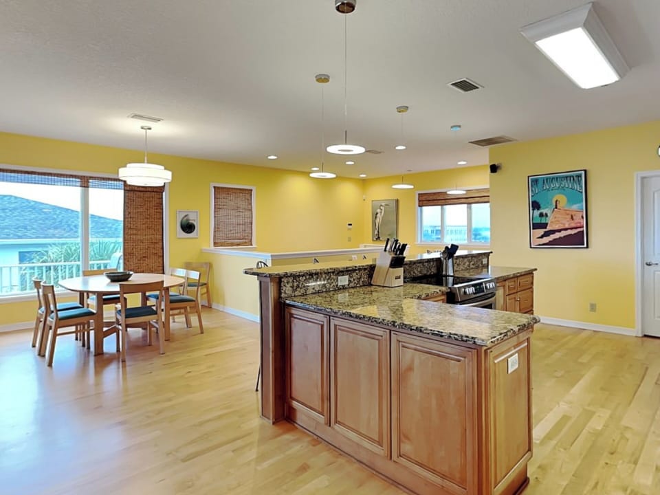 Fully Equipped Kitchen with Breakfast Bar