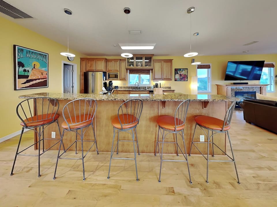 Breakfast Bar - Seating for Five