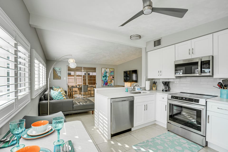Kitchen | Cooking Basics | Refrigerator | Keurig Coffee Maker