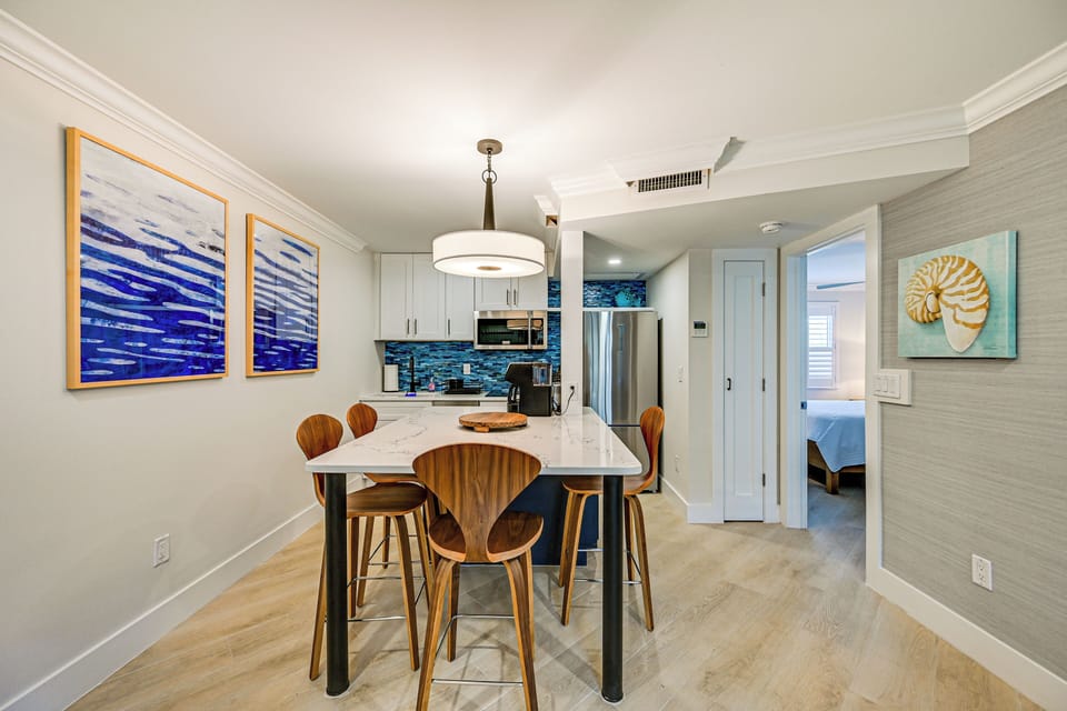 Dining Area | Dishes & Flatware Provided