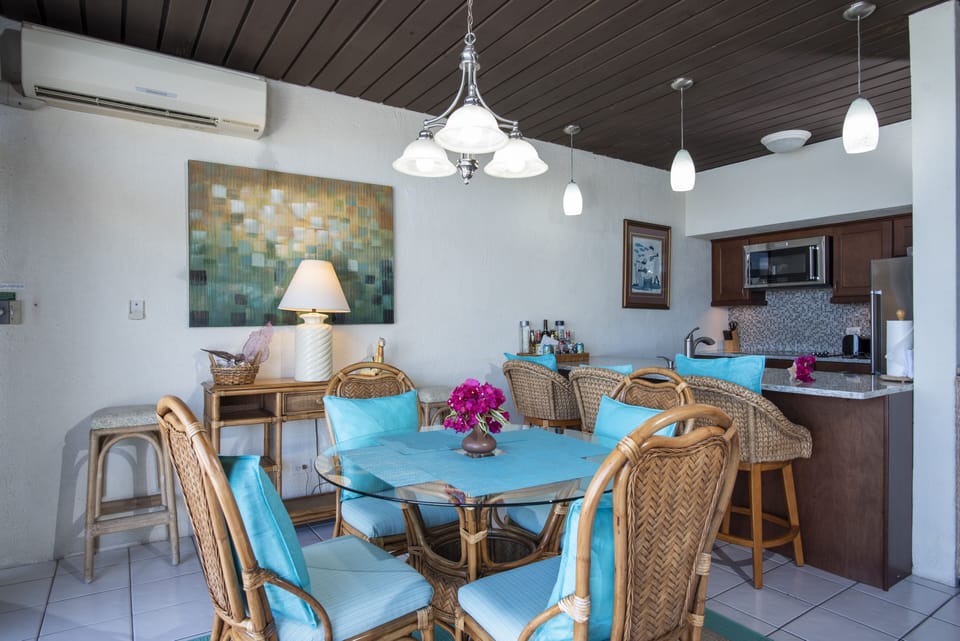 Indoor dining for four with additional barstool seating.