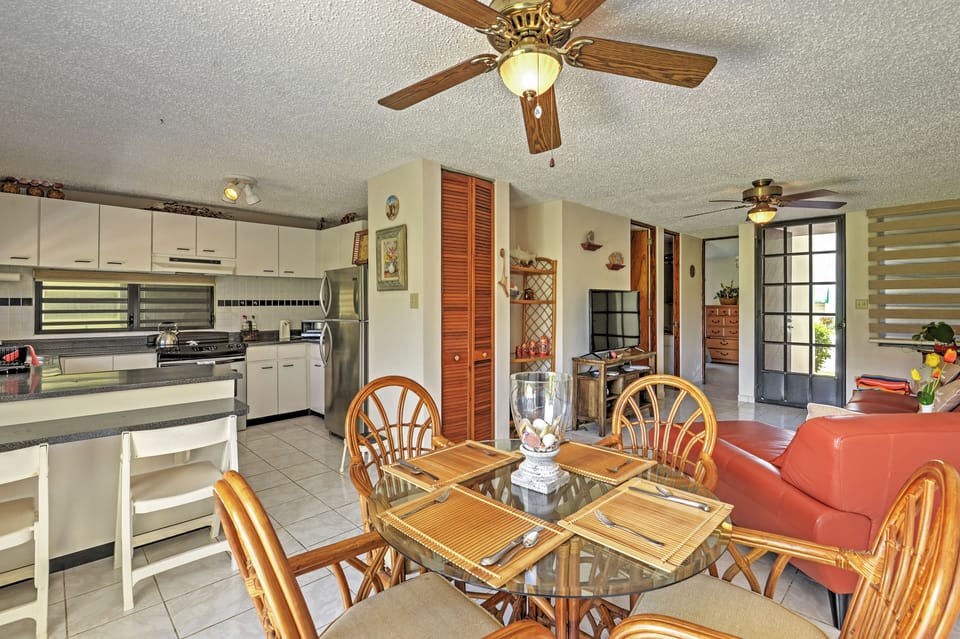 Dining Area | Seating for 4
