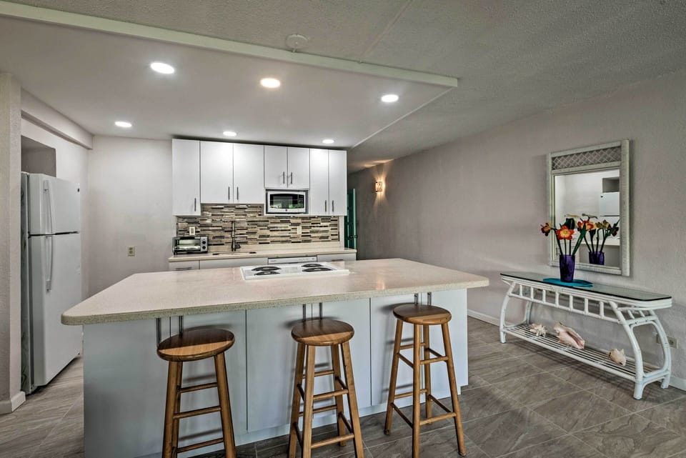 Kitchen | Fully Equipped | Dishware/Flatware | Pots/Pans