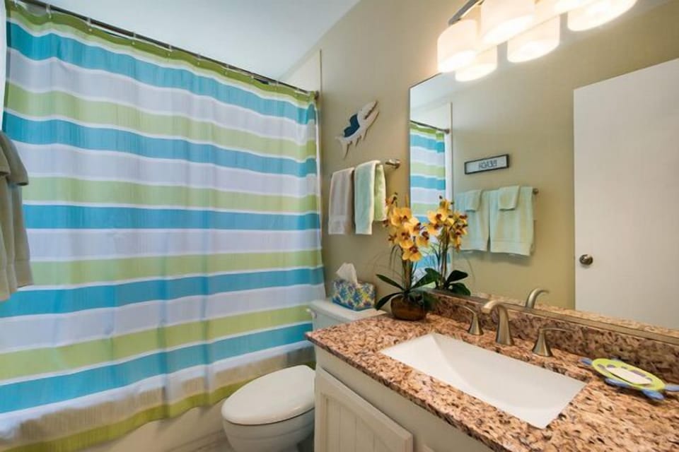2nd bathroom features a tub/shower combo!