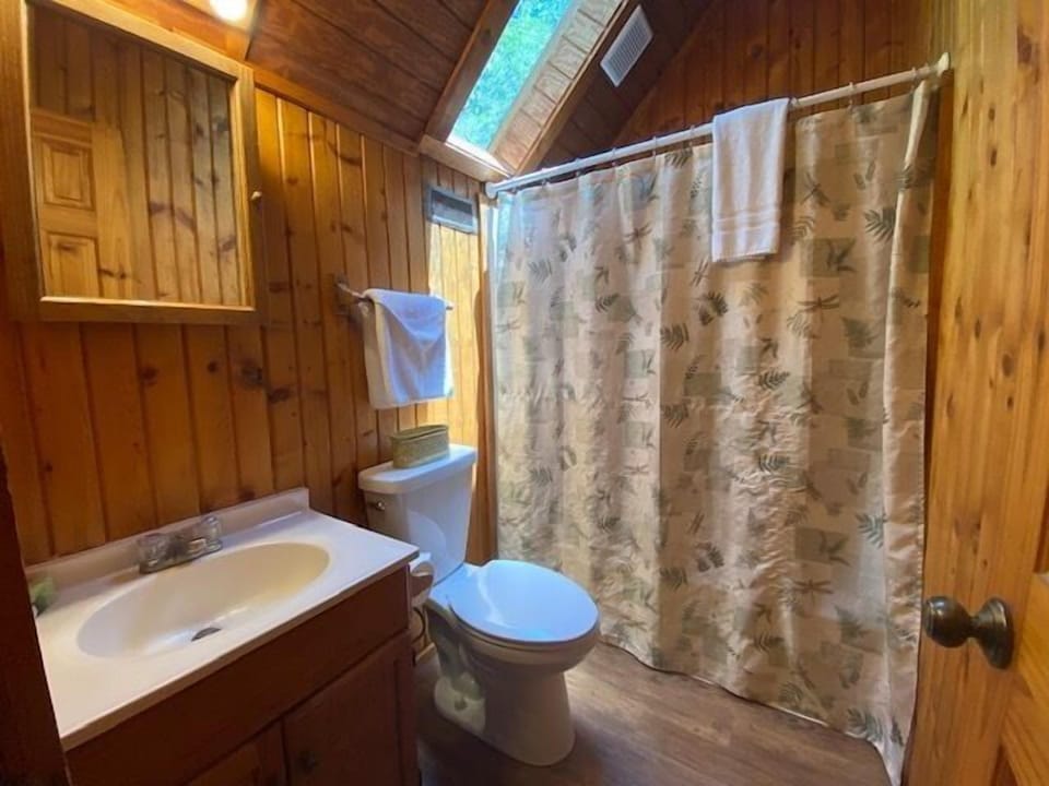 Timber Ridge Upstairs Bathroom