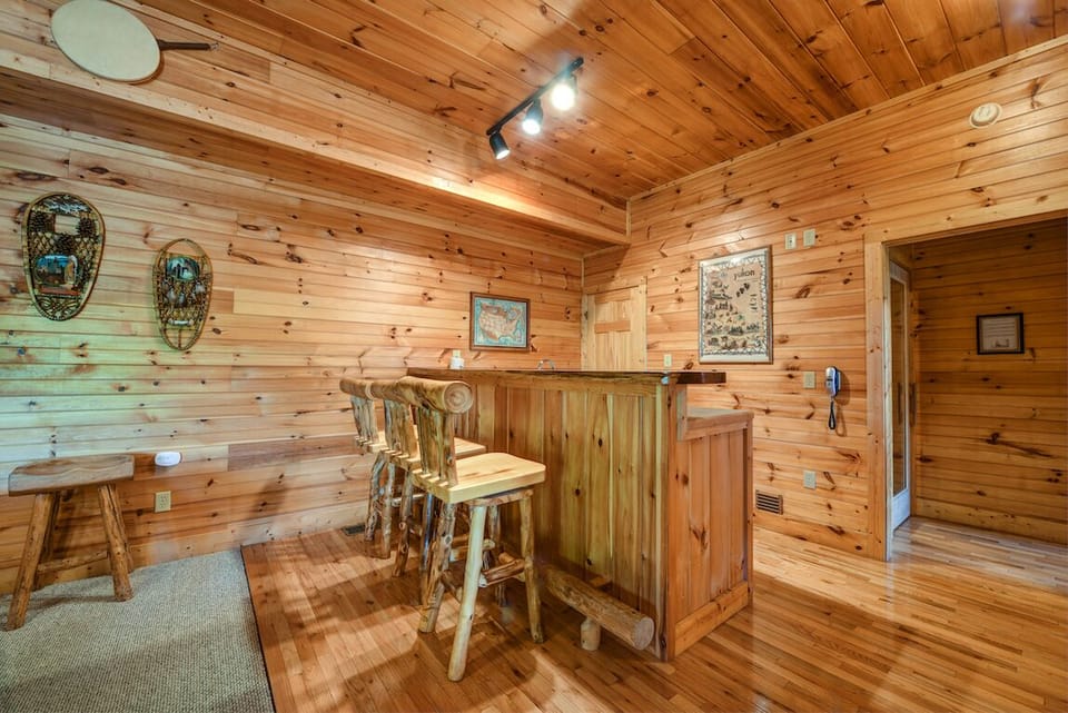 Entertainment Room - Bar