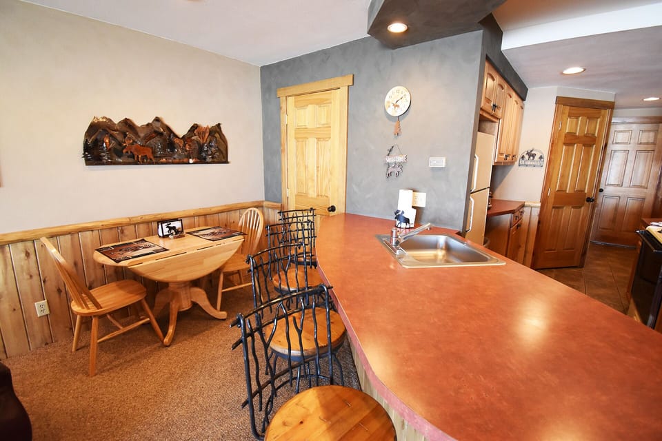 Kitchen Bar Seats 4, Table Seats 4 - Kitchen Bar Seats 4, Table Seats 4