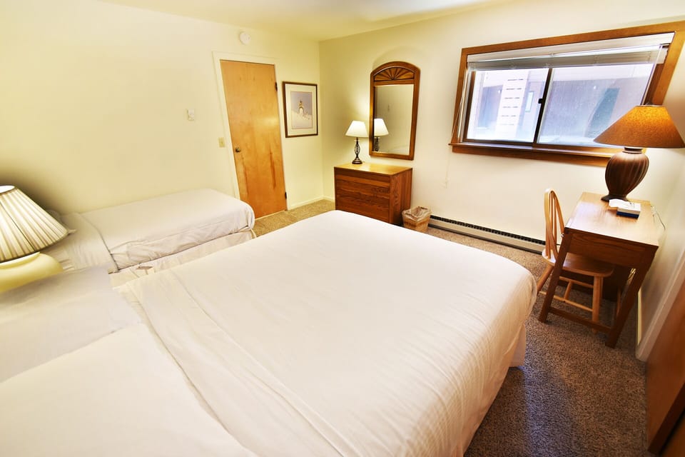 Guest Bedroom with Queen. Twin, Desk - Guest Bedroom with Queen, Twin, Desk