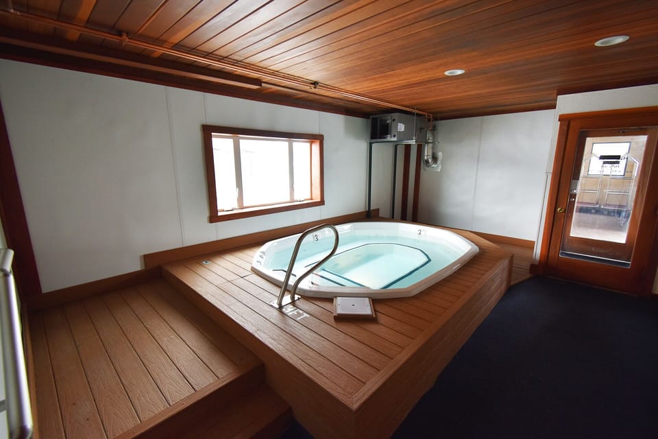 Complex Salt Water Hot Tub - Complex Salt Water Hot Tub
