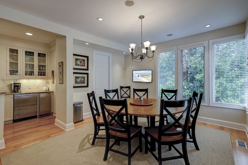 Kitchen Eating Area