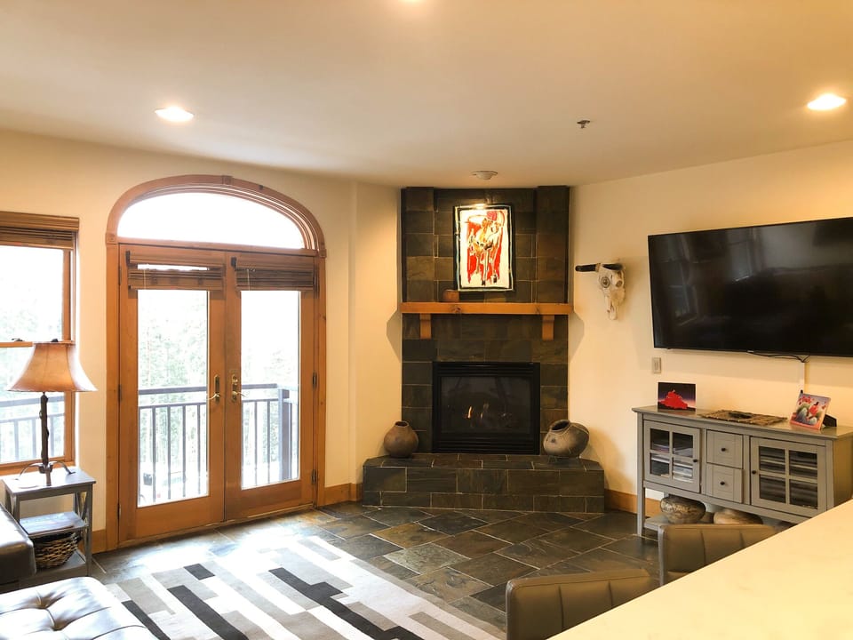 Fireplace, TV and private balcony
