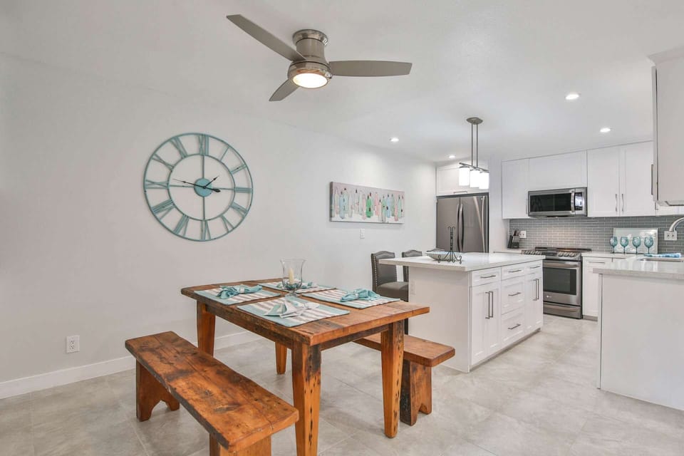 Spacious dining and kitchen offers seating for 4 at the table and 3 at the bar