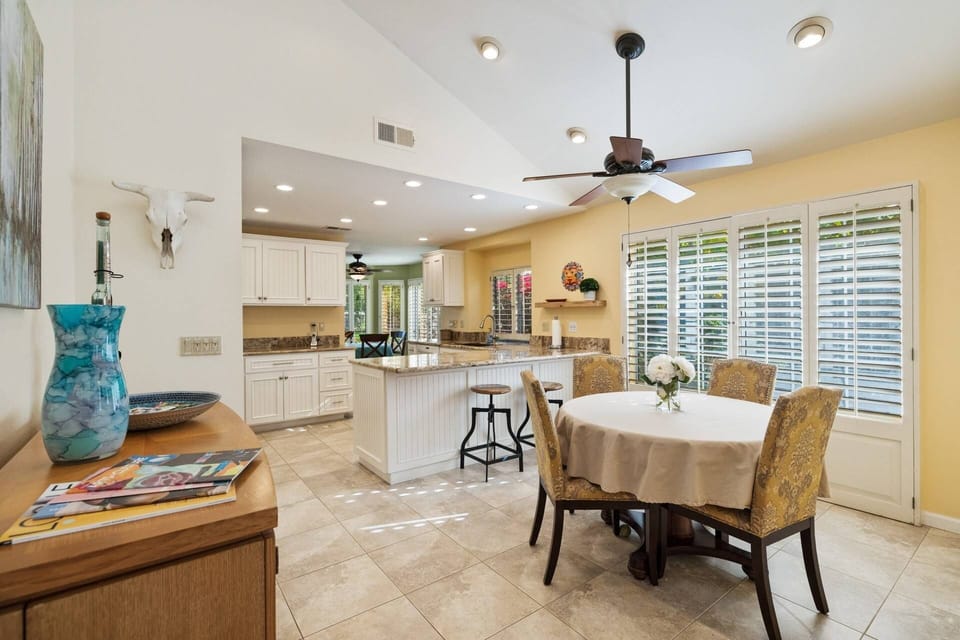 Beautiful, Bright and Cheery Kitchen!