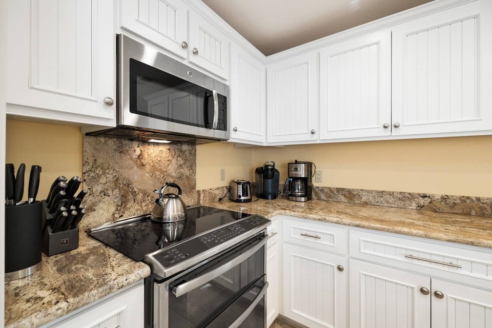 Nice appliances throughout!