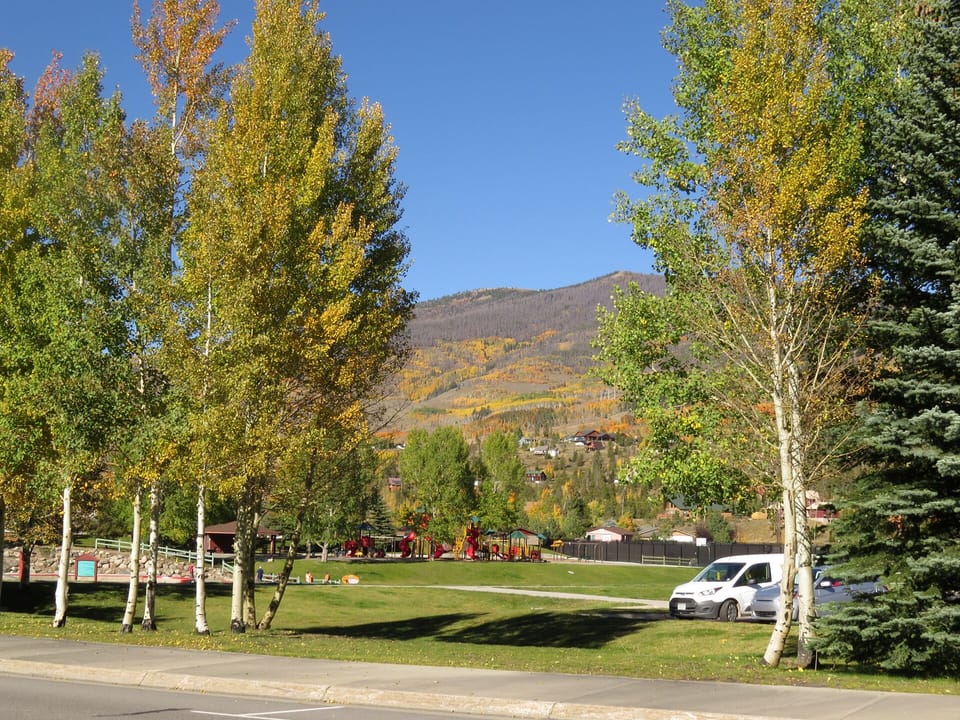 Next to Rainbow Park and Playground - Next to Rainbow Park and Playground