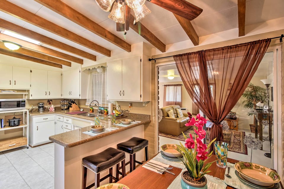 Kitchen | Breakfast Bar for 2