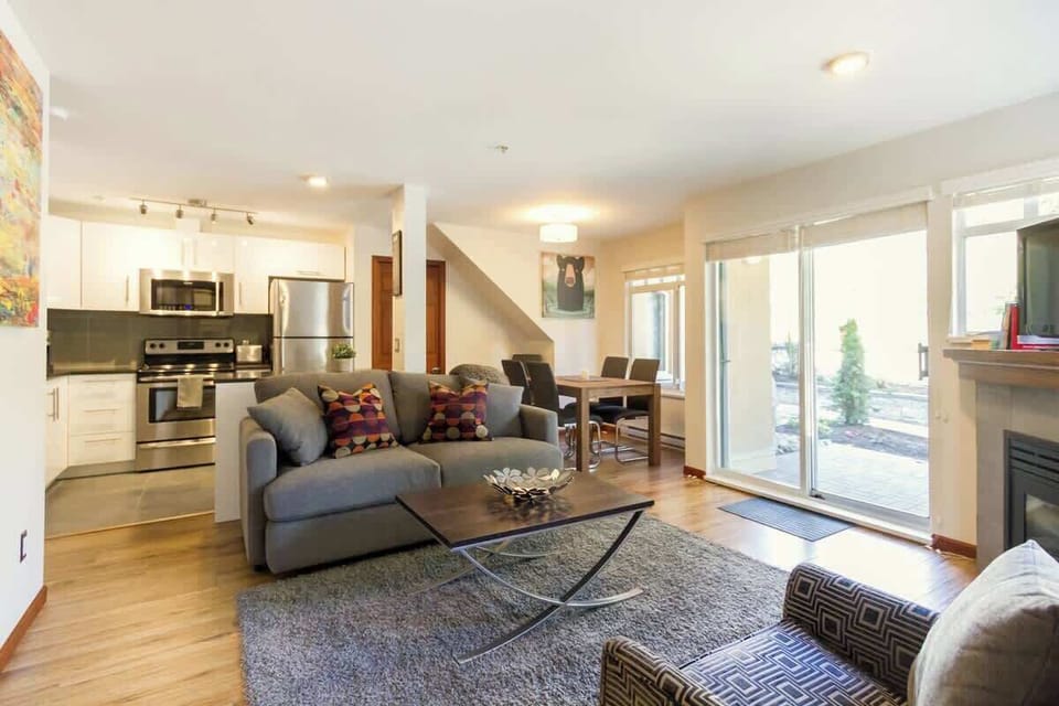 Living Area / Kitchen