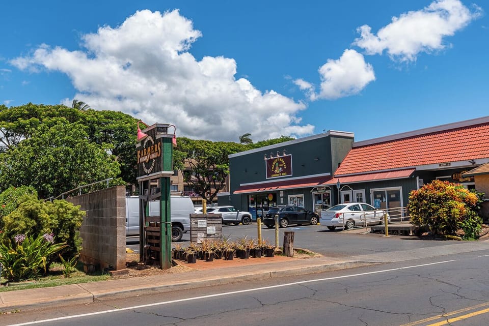 Farmers market - Farmers market, spa and snorkle shop across the street