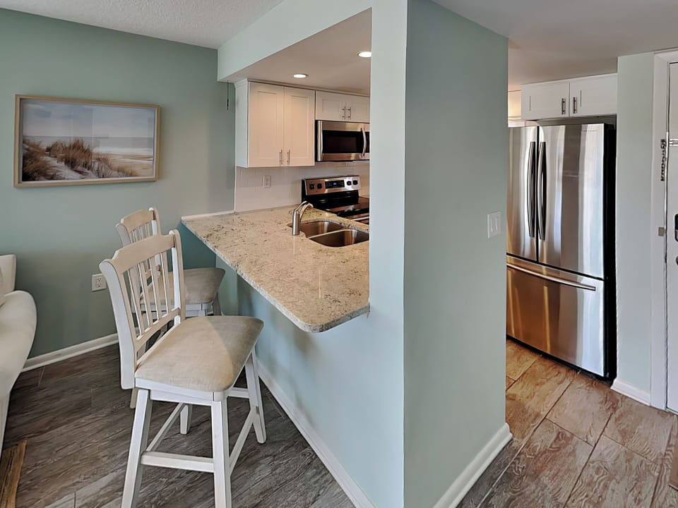 Kitchen - Breakfast Bar Seating for 2