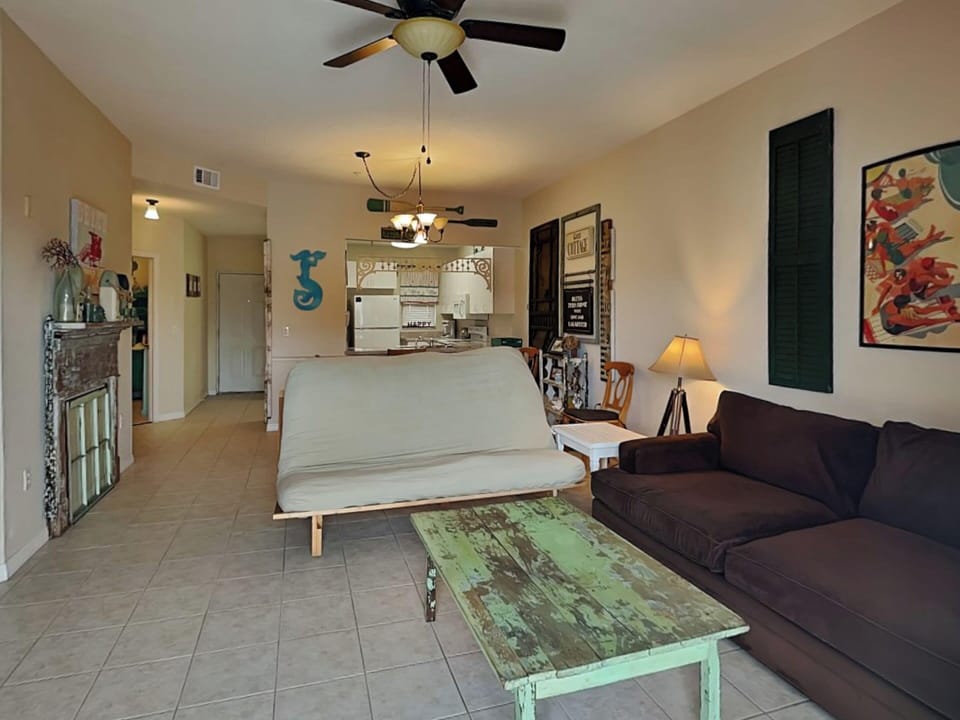 Living Room - Balcony Access, Ocean Views, Queen Futon + TV