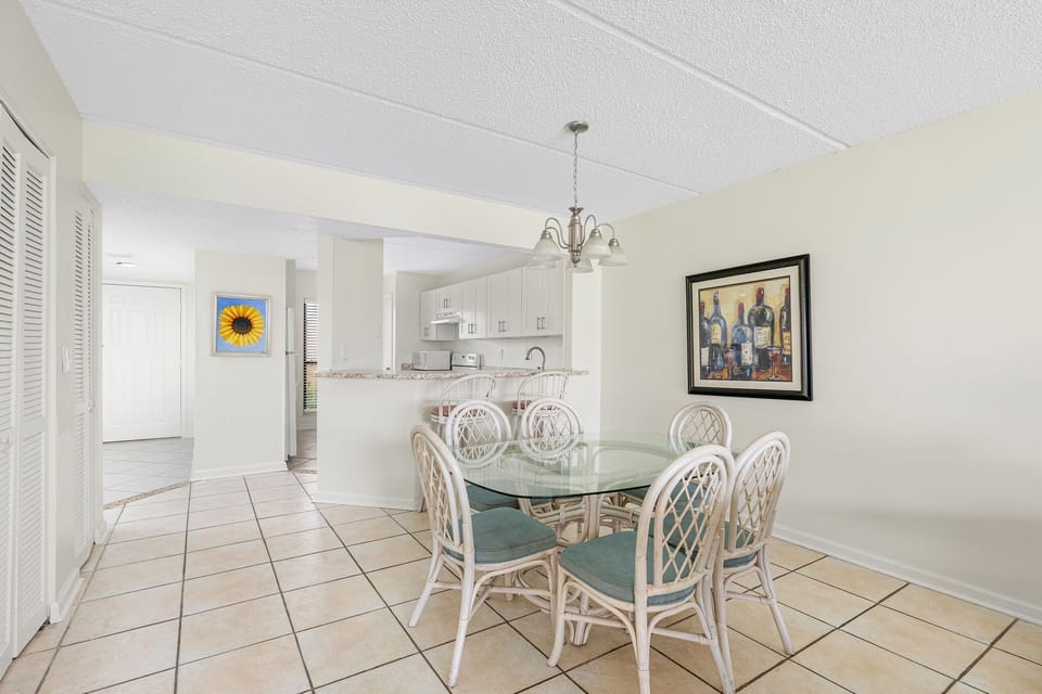 Dining Area - Seating for Six