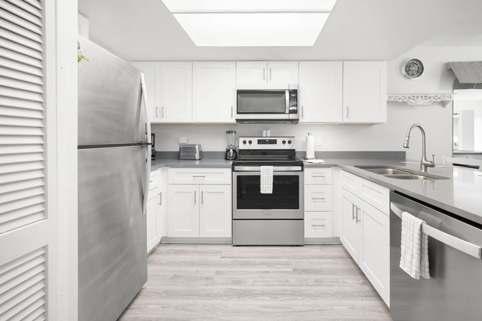 Fully Equipped Kitchen with Stainless Steel Appliances
