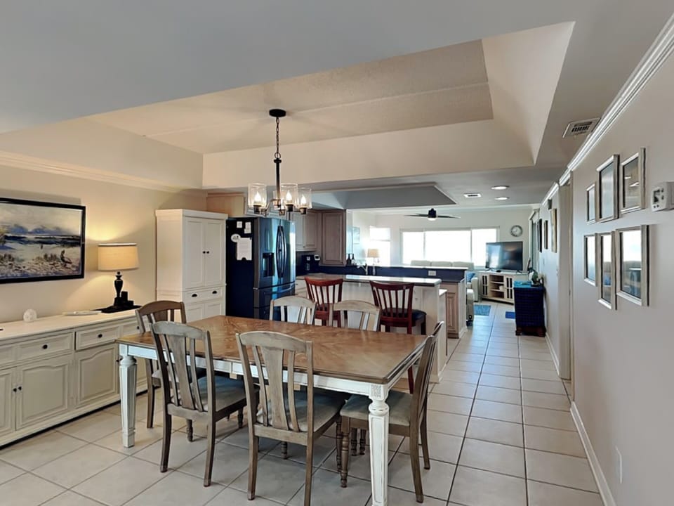 Dining Area - Kitchen