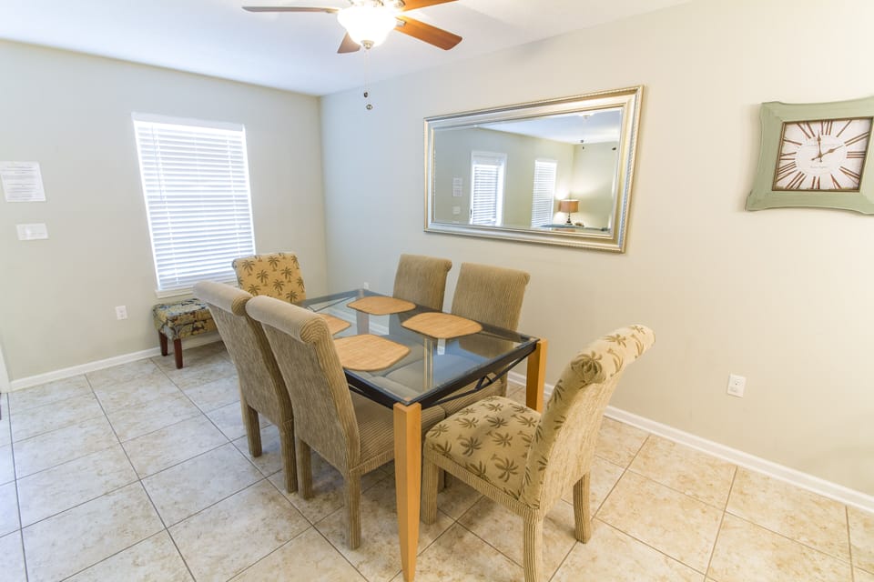 Dining Area- Seating for Six