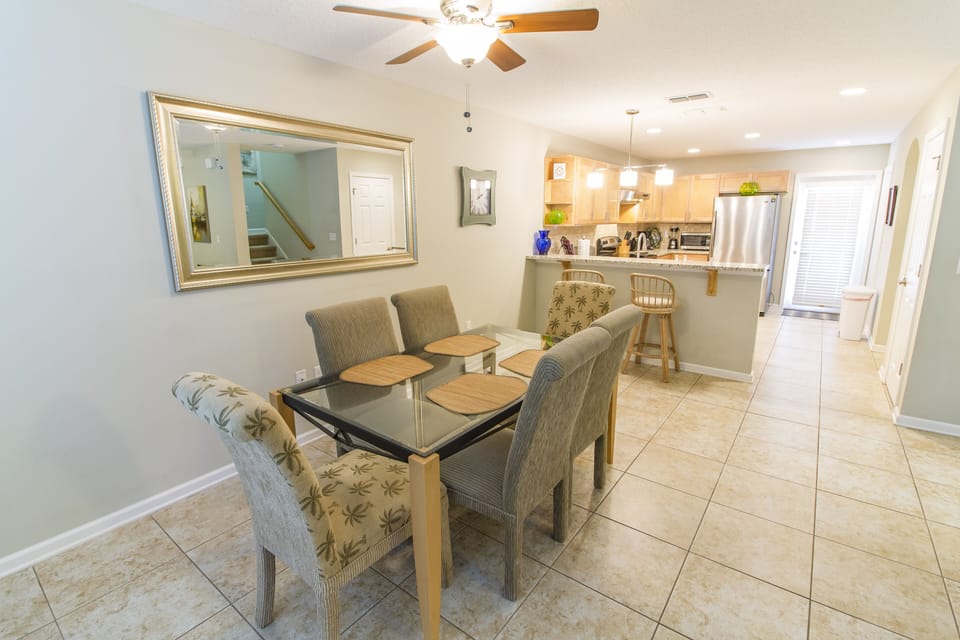 Dining Area- Seating for Six Unit A