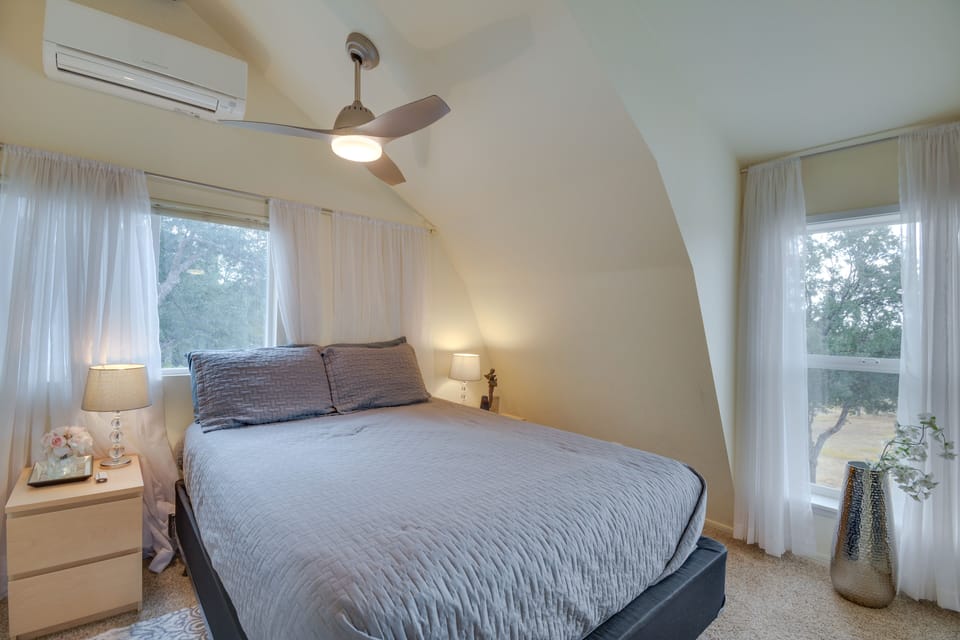 Bedroom | Queen Bed