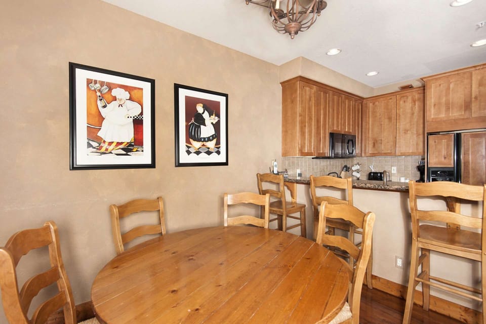 Meal Seating for Plenty! Great Table for Game Night, too!
