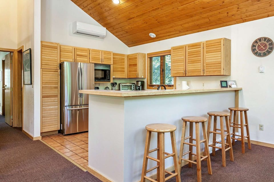 Plan your adventures at the breakfast bar with seating for 4.